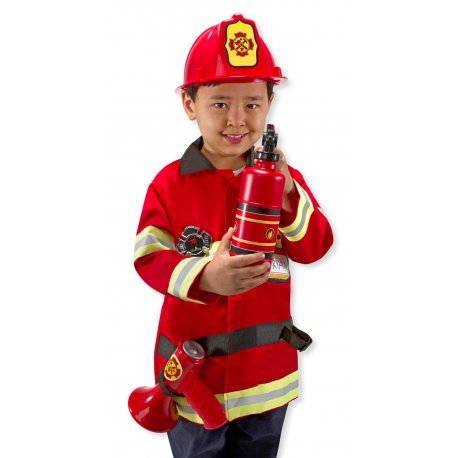 Petit garçon dans son déguisement pompier
