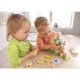 Enfants jouant au jeu d'empilement Mini monstres Haba